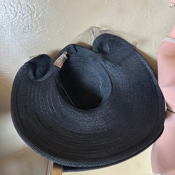 SUMPTUOUS 1940s' BLACK STRAW WIDE BRIM HAT WITH VEILING - Picture 12 of 13